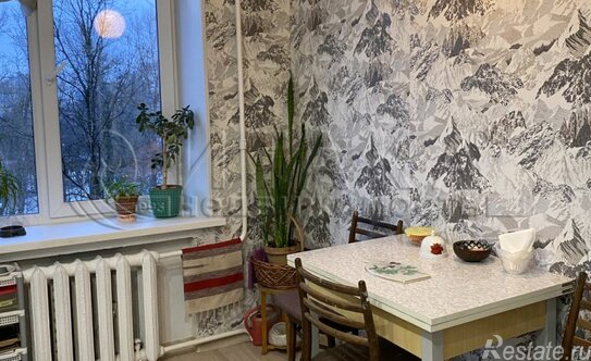 Продажа 1-комн квартиры на вторичном рынке улица Чекистов,  д. 42