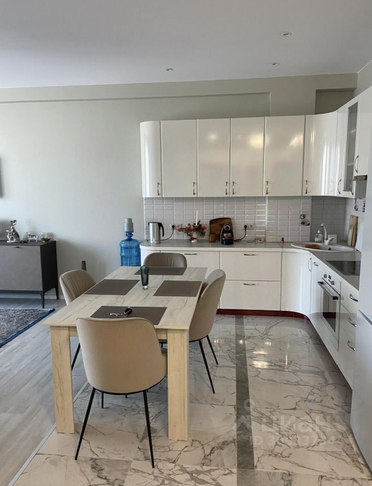 Продажа 2-комн квартиры на вторичном рынке Мосфильмовская улица, 74Б