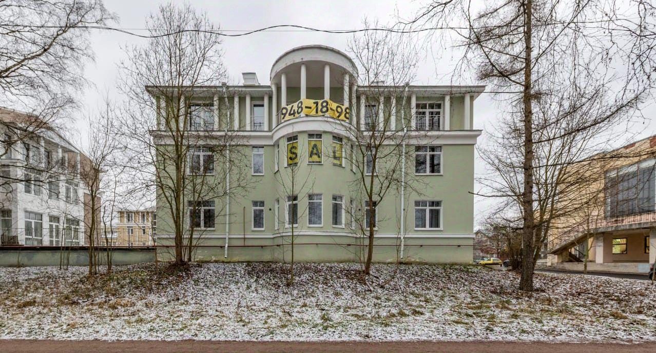 Продажа 3-комн квартиры на вторичном рынке Павловск, Госпитальная улица, 20к1