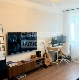 Продажа 2-комн квартиры на вторичном рынке улица Вавиловых,  д. 13 к2