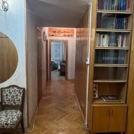 Продажа 2-комн квартиры на вторичном рынке Мосфильмовская улица,  д. 11 к4