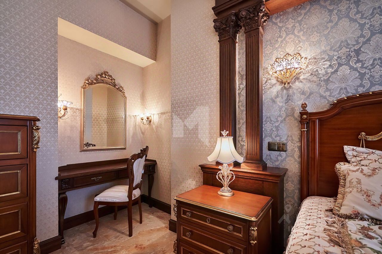 Продажа 3-комн квартиры на вторичном рынке Милютинский переулок, 3