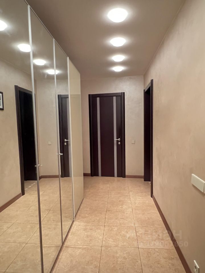 Продажа 3-комн квартиры на вторичном рынке Петергоф, улица Аврова, 26к1