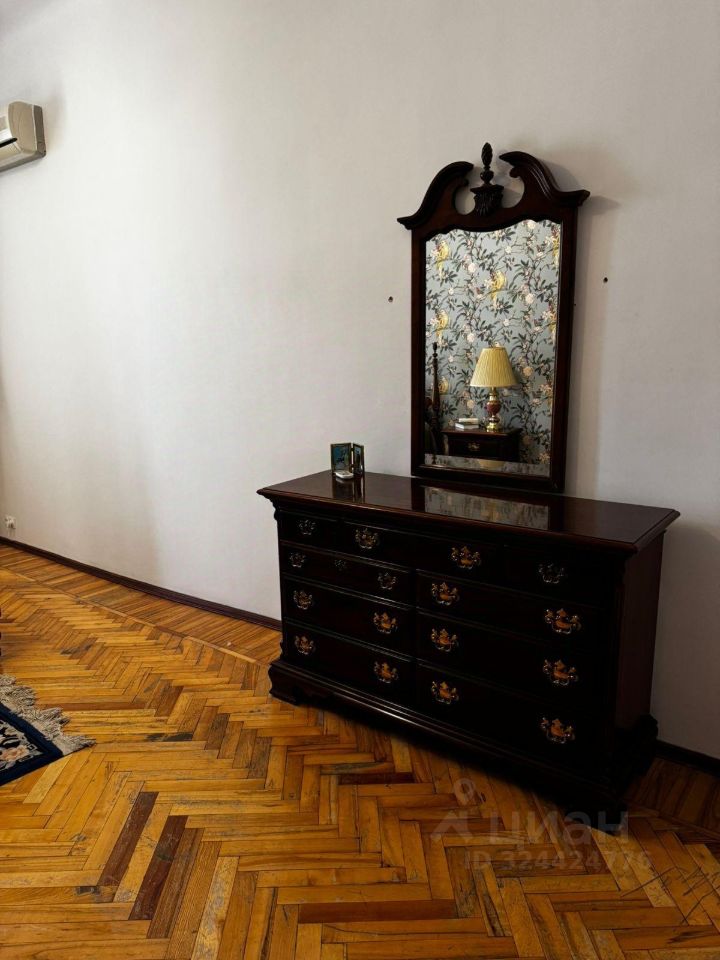 Аренда 4-комн квартиры на вторичном рынке Большая Никитская улица, 31