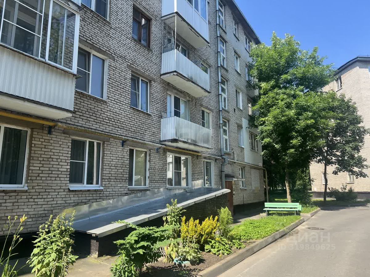 Продажа 2-комн квартиры на вторичном рынке Кириши, проспект Ленина, 4