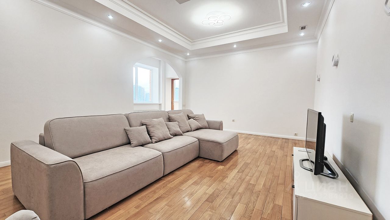 Аренда 4-комн квартиры на вторичном рынке Ломоносовский проспект, 7К5