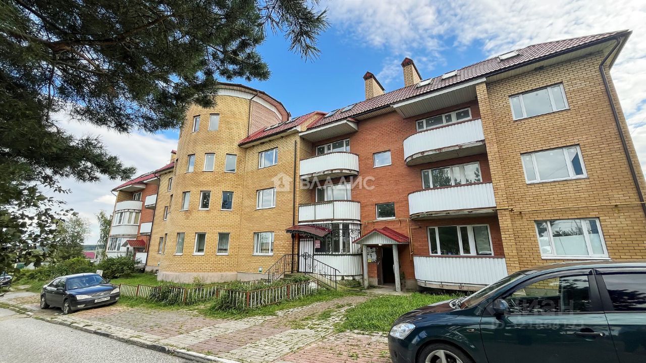 Продажа 3-комн квартиры на вторичном рынке с. Акатьево, улица Юбилейная, 21