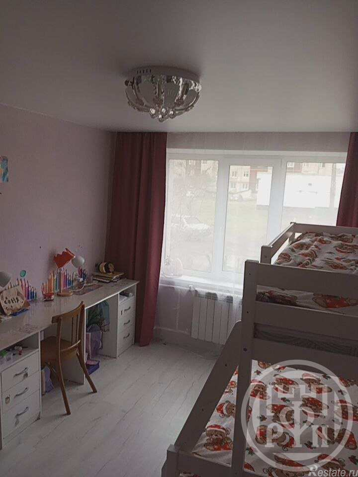 Продажа 4-комн квартиры на вторичном рынке Сланцы г., Ленина ул. ,  д. 32,  к. в