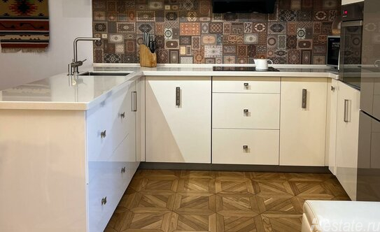 Продажа 3-комн квартиры на вторичном рынке улица Дыбенко,  д. 11 к3