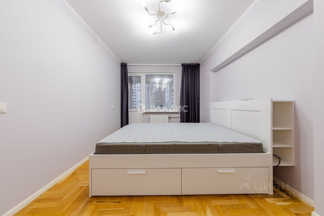 Продажа 3-комн квартиры на вторичном рынке Школьная улица, 104к2