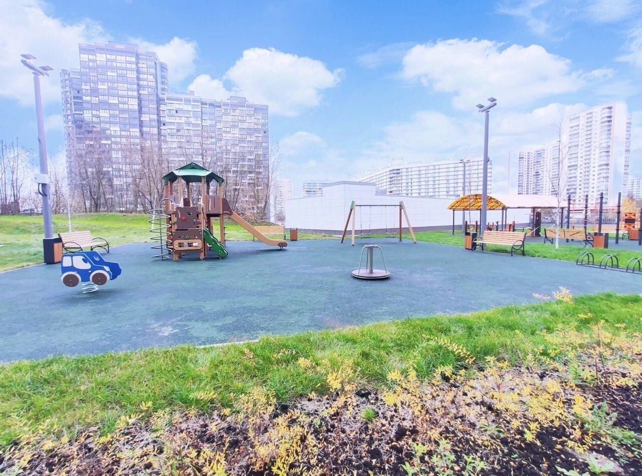 Продажа 2-комн квартиры на вторичном рынке Балаклавский проспект, 17