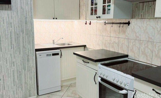 Продажа 2-комн квартиры на вторичном рынке Крестовский 2-й пер,  д. 4