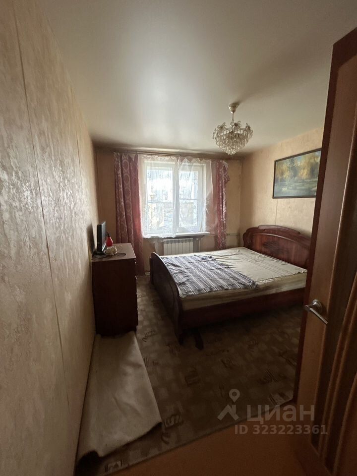 Продажа 2-комн квартиры на вторичном рынке Кириши, улица Строителей, 11