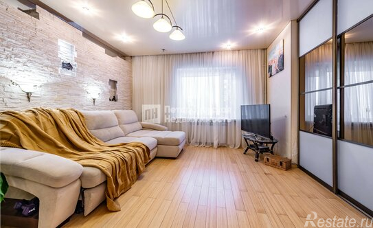 Продажа 3-комн квартиры на вторичном рынке ул Центральная,  д. 8,  к. 1