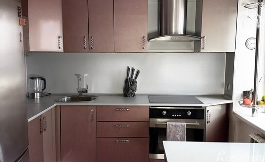 Продажа 1-комн квартиры на вторичном рынке Изумрудная улица,  д. 24 к2