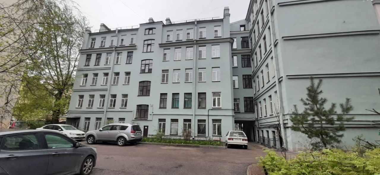 Продажа 2-комн квартиры на вторичном рынке улица Полозова, 11