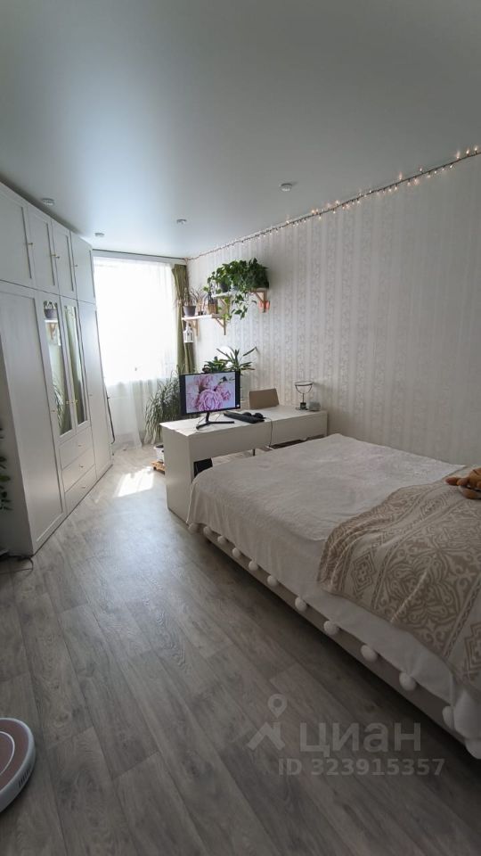 Продажа 1-комн квартиры на вторичном рынке пос. Бугры, улица Школьная, 11к1