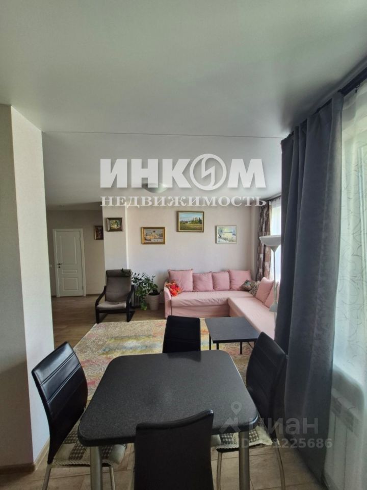 Продажа 3-комн квартиры на вторичном рынке Нахабино пгт, улица Королева, 5