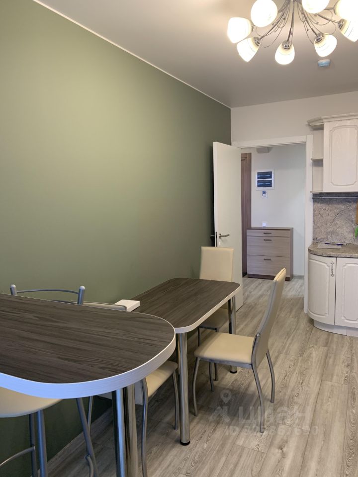 Аренда 2-комн квартиры на вторичном рынке улица Салова, 61