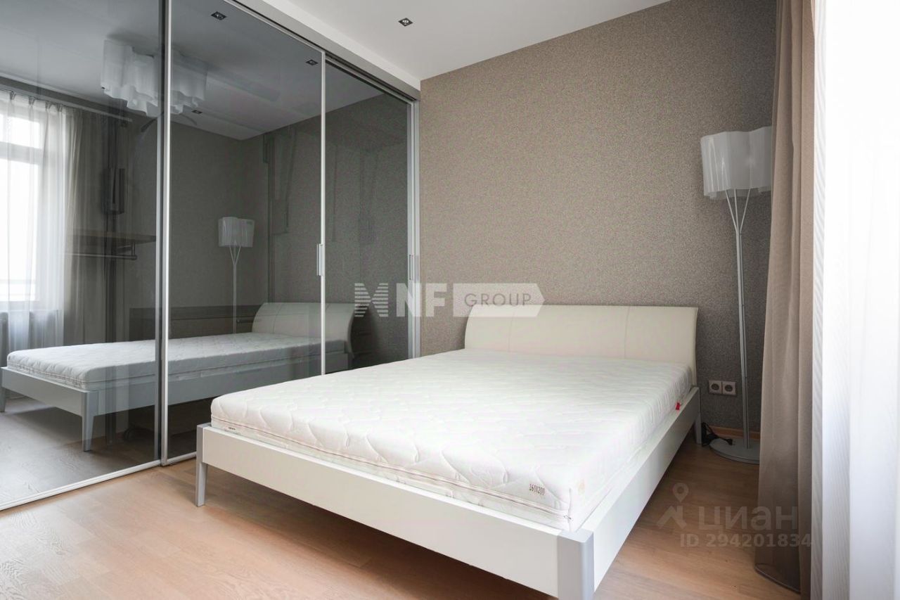 Продажа 3-комн квартиры на вторичном рынке Большая Морская улица, 4