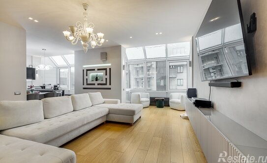 Продажа 4-комн квартиры на вторичном рынке Воскресенская наб,  д. 4