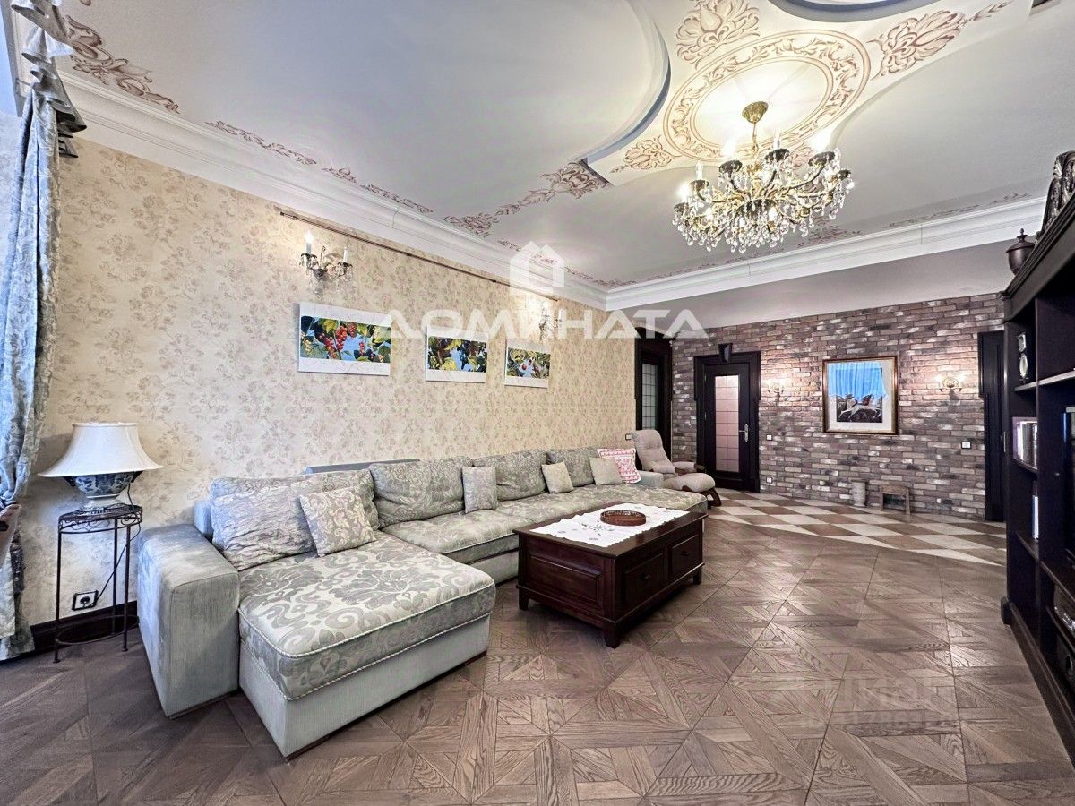 Продажа 4-комн квартиры на вторичном рынке Новочеркасский проспект, 33к3