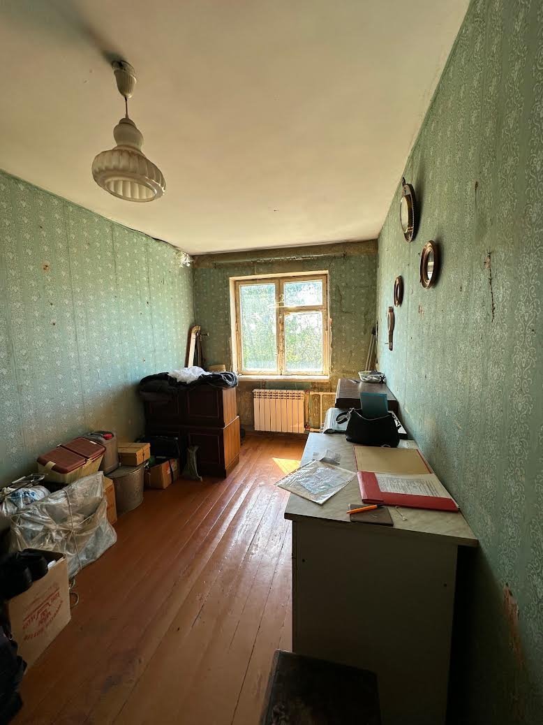 Продажа 3-комн квартиры на вторичном рынке Ломоносов г., Петровский пер.,  д. 4