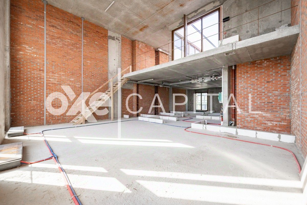 Продажа 4-комн квартиры на вторичном рынке Тессинский переулок, 1