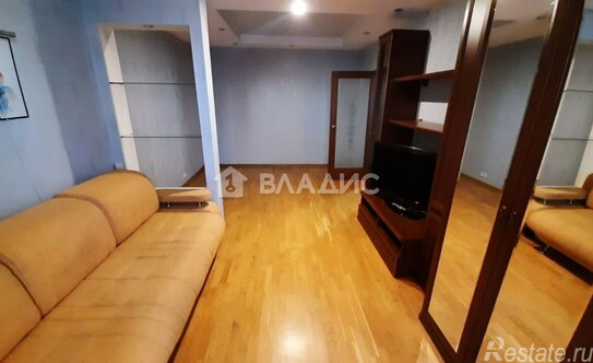 Продажа 1-комн квартиры на вторичном рынке Серебристый бульвар