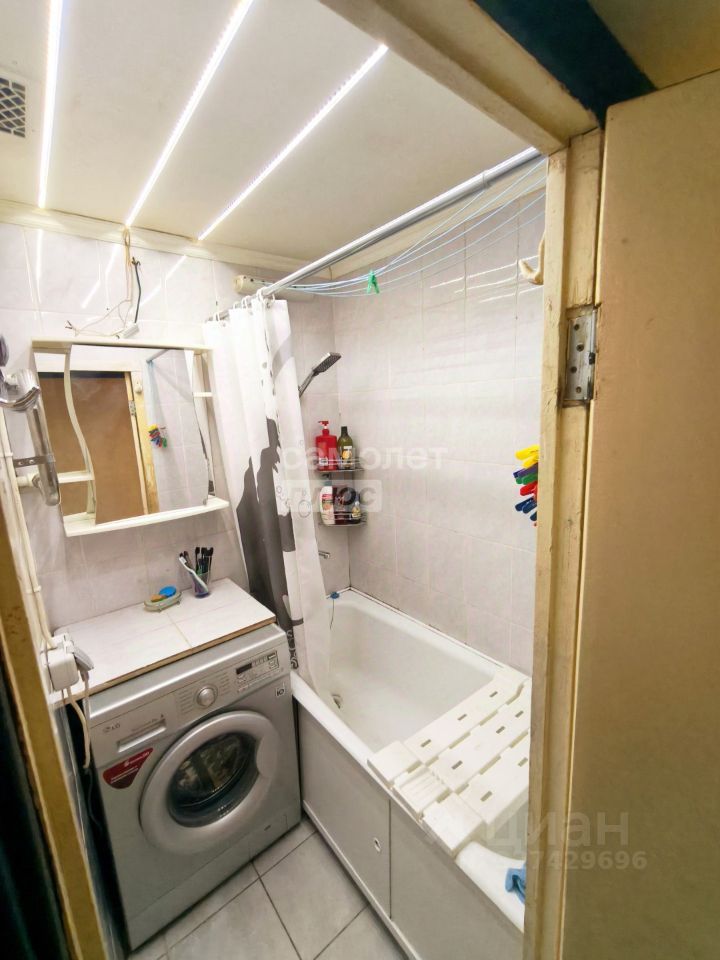 Продажа 3-комн квартиры на вторичном рынке Стройковская улица,  д. 10