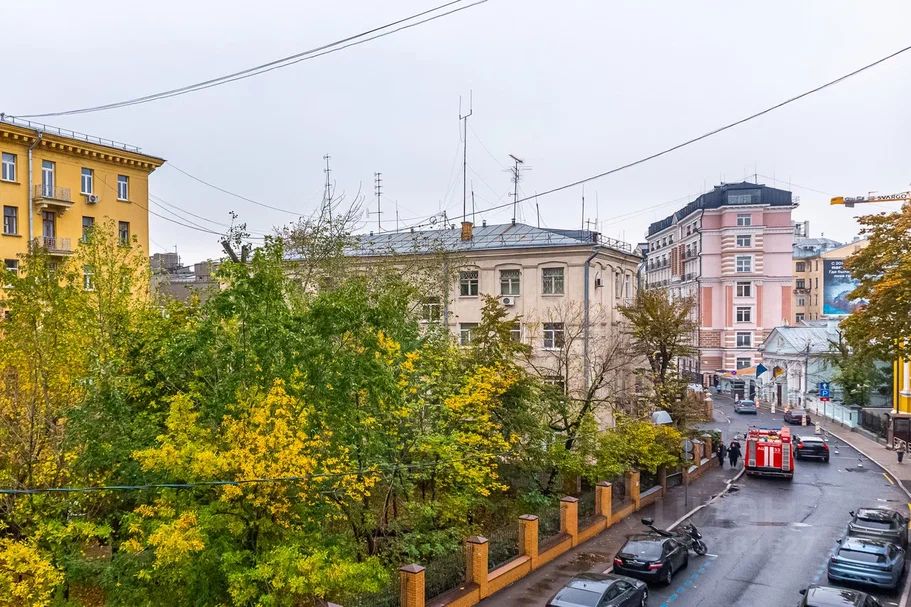 Продажа 4-комн квартиры на вторичном рынке Малый Кисловский переулок, 7