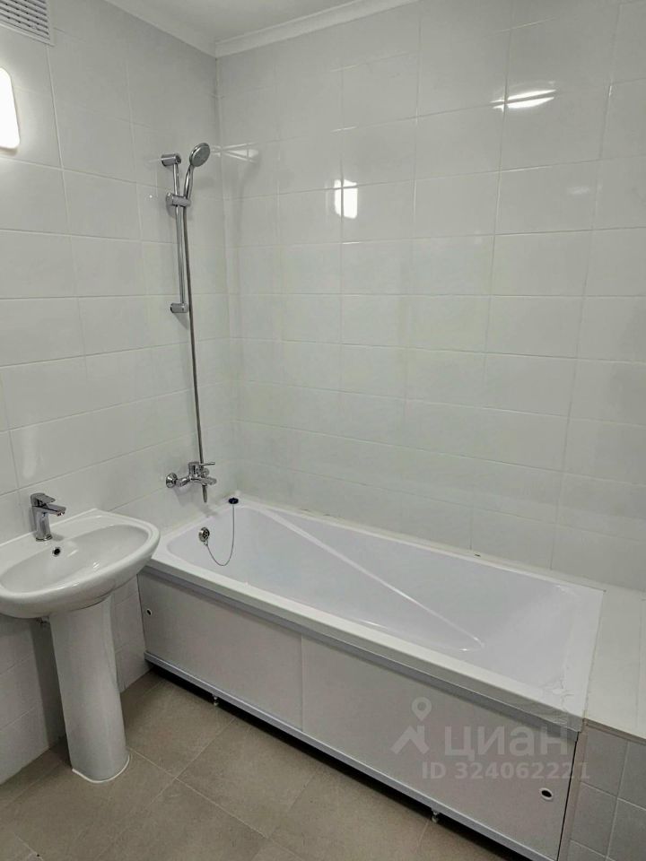 Продажа 3-комн квартиры на вторичном рынке Зеленый проспект, 103