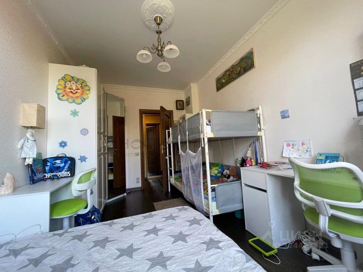 Продажа 3-комн квартиры на вторичном рынке улица Строителей, 5К3