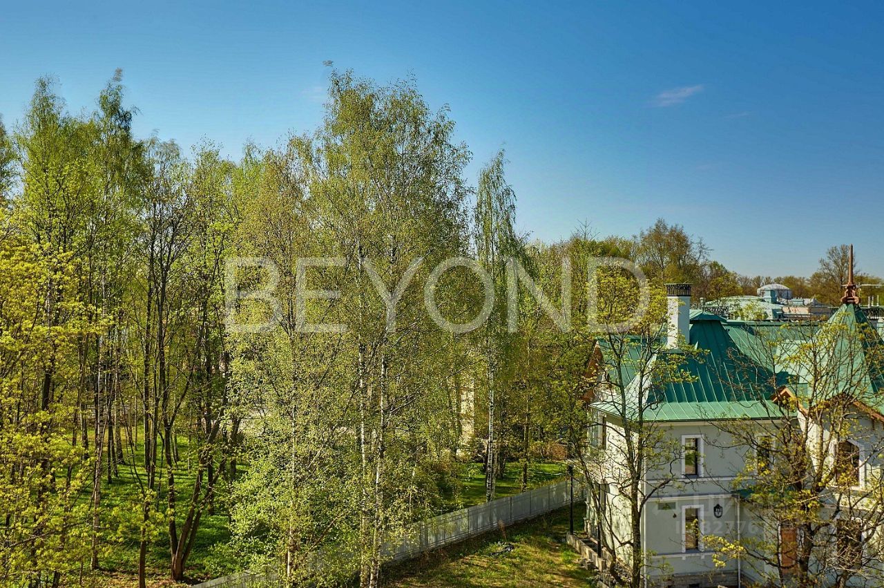 Продажа 2-комн квартиры на вторичном рынке Санаторная аллея, 3