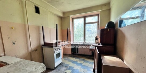 3-комн квартира улица Тельмана,  д. 40