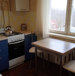 Продажа 2-комн квартиры на вторичном рынке Сходня, ул Вишневая,  д. 10