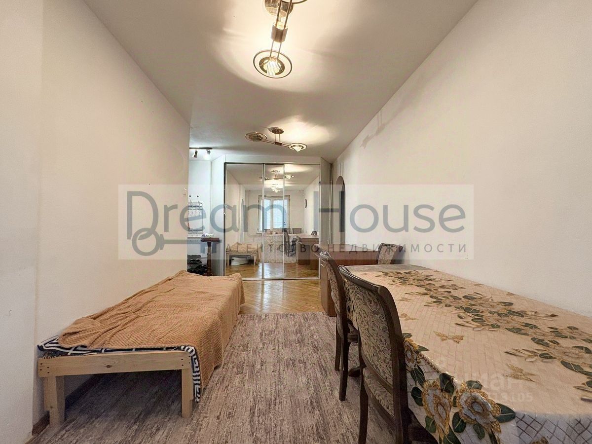 Продажа 3-комн квартиры на вторичном рынке улица Молостовых, 4К1