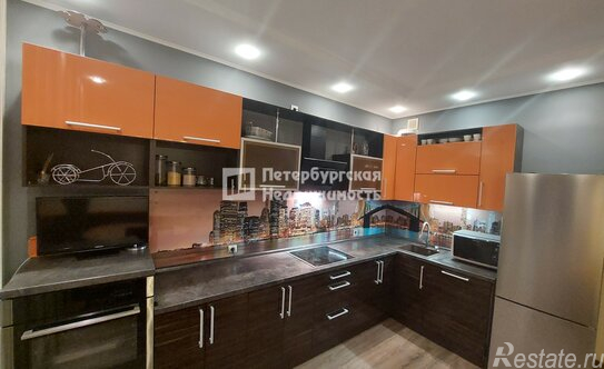 Продажа 3-комн квартиры на вторичном рынке ул Адмирала Коновалова,  д. 2-4