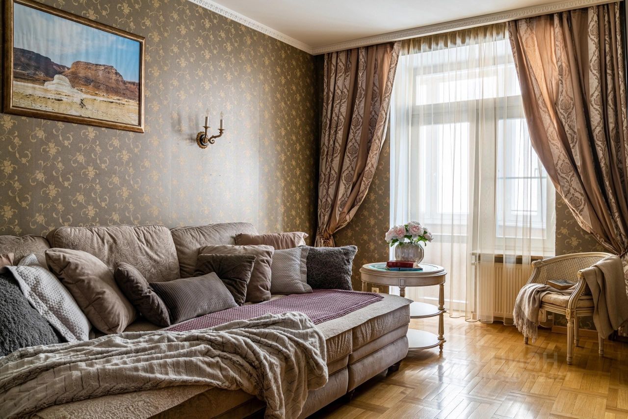 Аренда 3-комн квартиры на вторичном рынке набережная Реки Карповки, 10