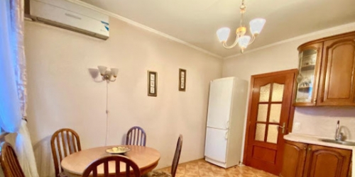 3-комн квартира Ладожская ул,  д. 8