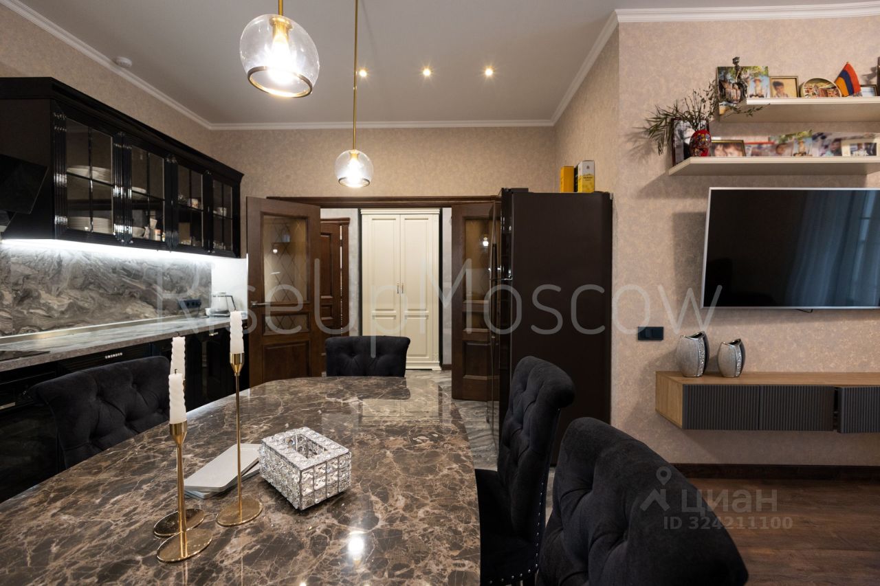 Продажа 4-комн квартиры на вторичном рынке улица Василисы Кожиной, 13