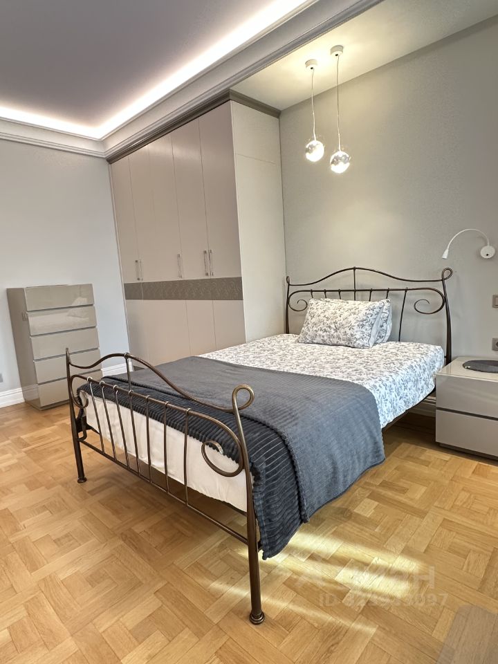 Продажа 4-комн квартиры на вторичном рынке Ельнинская улица, 11К3