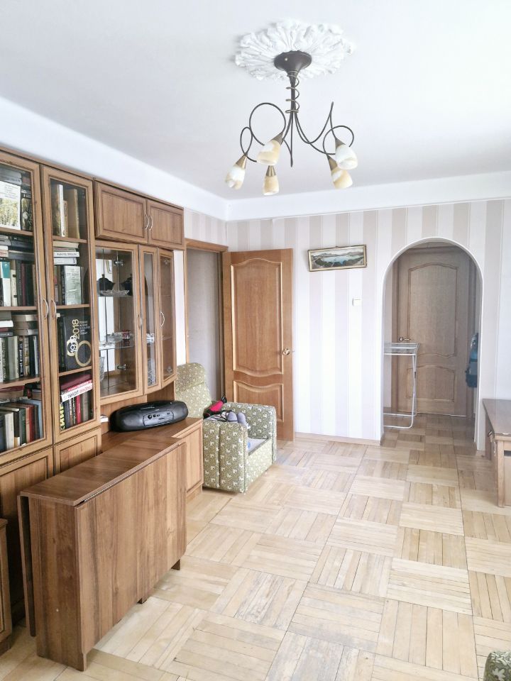 Продажа 4-комн квартиры на вторичном рынке улица Маршала Новикова, 11