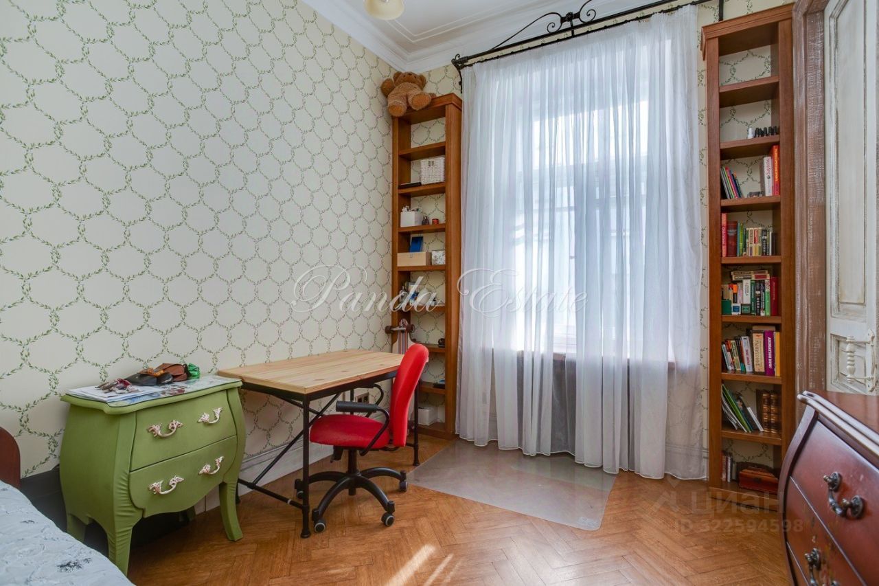Продажа 4-комн квартиры на вторичном рынке переулок Плотников, 20/21