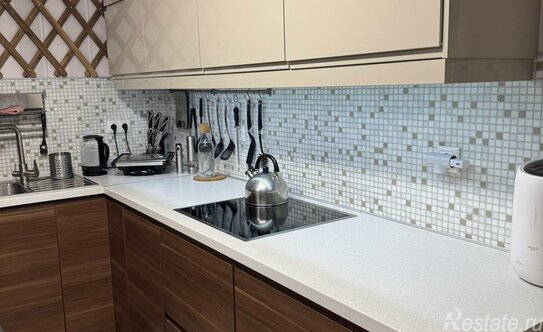 Продажа 3-комн квартиры на вторичном рынке Микрорайон Кутузовский, улица Чистяковой