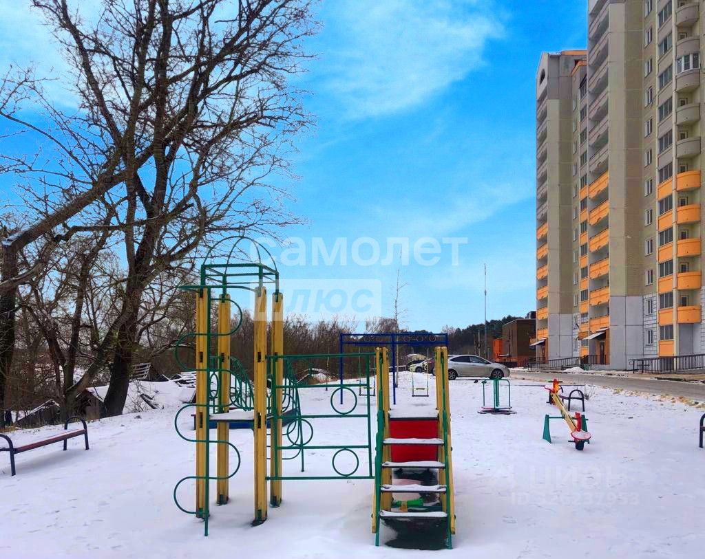 Продажа 1-комн квартиры на вторичном рынке Пролетарский пгт, Центральная ул,  д. 33