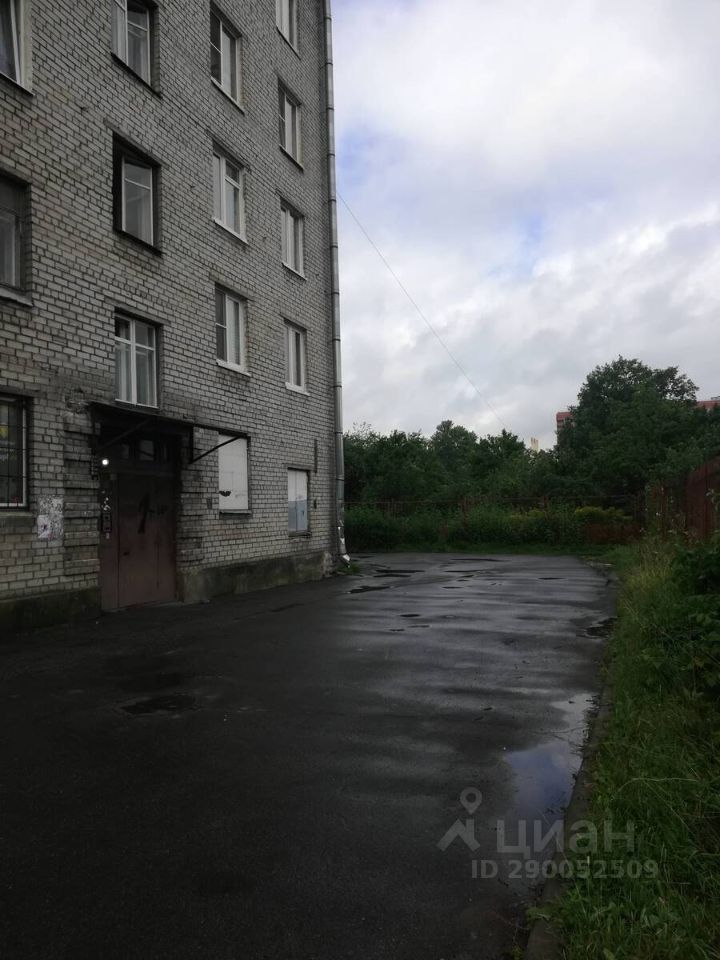 Продажа 1-комн квартиры на вторичном рынке пос. Металлострой, Центральная улица, 16