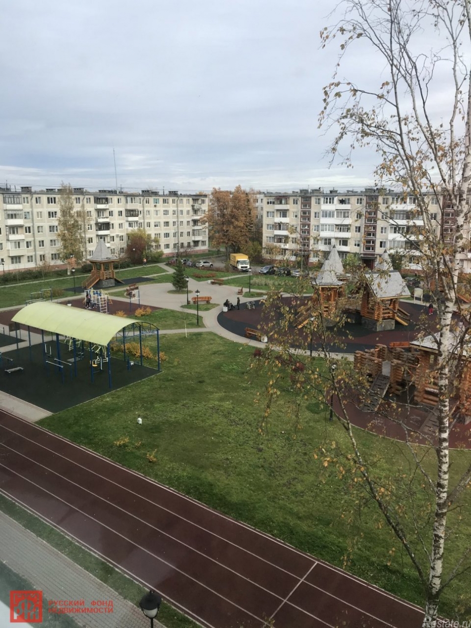 Продажа 2-комн квартиры на вторичном рынке Ломоносов г., Швейцарская ул. ,  д. 8,  к. 2