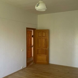 Аренда 3-комн квартиры на вторичном рынке Ракетный б-р,  д. 8