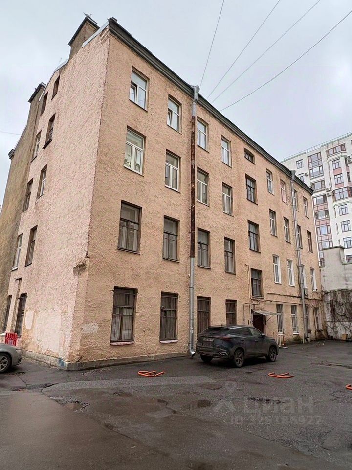 Продажа 4-комн квартиры на вторичном рынке 15-я Васильевского острова линия, 74Б